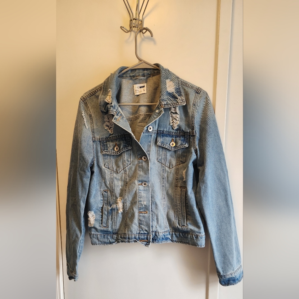 Distressed jean jacket - Picture 5 of 5